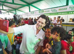 Daniel-Vilela-reforca-presenca-no-Entorno-durante-Goias-Social-em-Cidade-Ocidental.jpeg